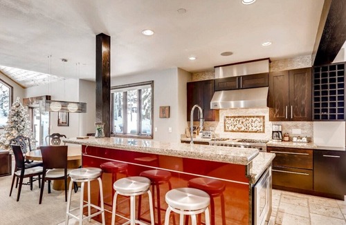 Highland Meadows House | West Vail Retreat | Hot Tub | 5 Mins to Mountain