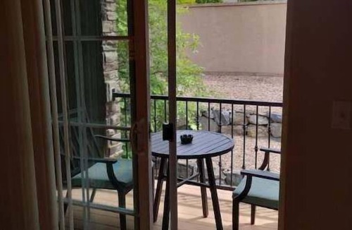 North Central Westminster House | Westbury Townhome with community pool