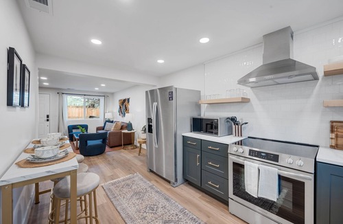 Berkley Apartment | Western Charm w/Premium Bedding & Quiet Street - minutes from Tennyson!