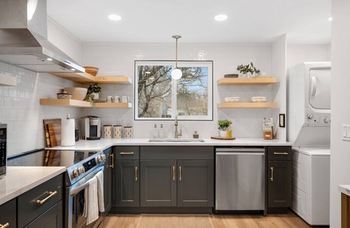 Berkley Apartment | Western Charm w/Premium Bedding & Quiet Street - minutes from Tennyson!