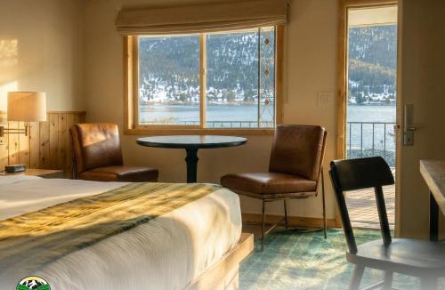Grand Lake Hotel | Western Riviera Lakeside Lodging