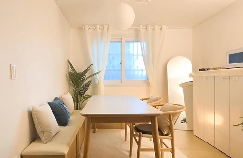 Seorim-dong Apartment | White Warm House