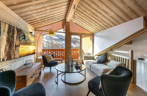 Saint-Martin-de-Belleville Apartment | Wifi, at the foot of shops, 3rd floor, balcony, fireplace or stove, parking, tv, 148m²