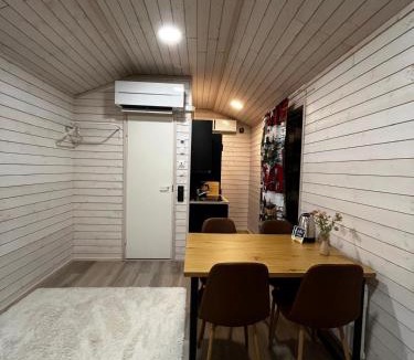 Lumijoki Apartment | Willa Rauha 1A, minikoti katetulla terassilla, ei saunaa