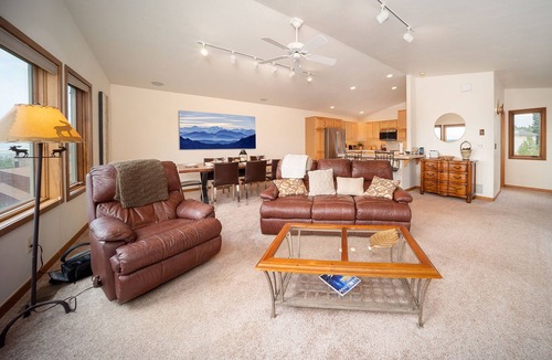 Fraser House | Winter Park Mountain Home/Near Bus Stop/Sleeps 7!