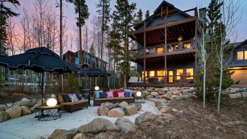 Elk Court Cabins House | Winterhaven Estate by AvantStay