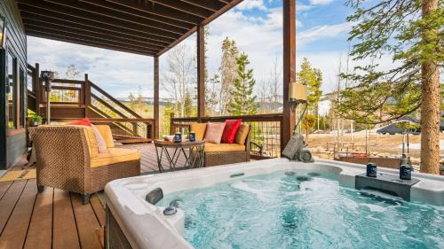 Elk Court Cabins House | Winterhaven Estate by AvantStay