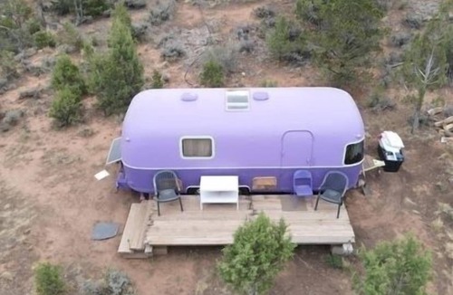 Monticello Cabin | With its retro style, this unit offers a fun and comfortable escape.