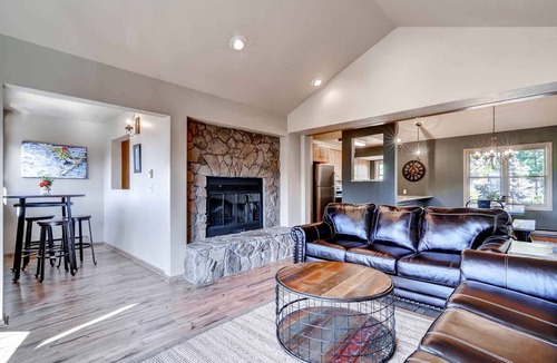Baldy Mountain House | Wk & Mo Discounts! HUGE w/Ski Mtn Views, Fireplace, Garage Free Town Shuttle