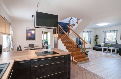 Prague 11 House | Wonderful private villa for 8 people with private pool, WIFI, TV and patio