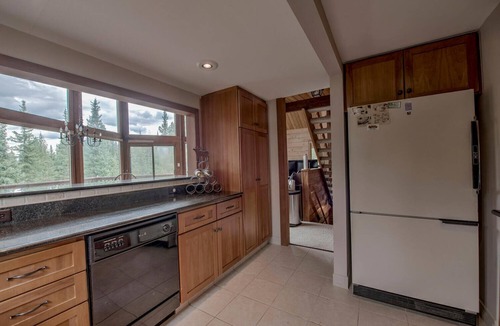 Valley of the Blue Cabin | Wooded Retreat - just 10 minutes from Main Street! Game Room & Large Deck