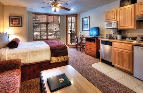 Four O'Clock Resort | XMAS SKIING IN Breckenridge, GRAND TIMBER LODGE 12/19/26 -12/26/26