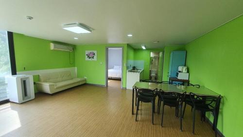 Yangju House | Yangju Gray Castle Pension