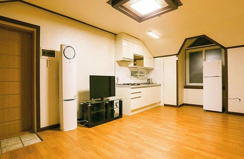 Danwol House | Yangpyeong Jajangnamu Sup Pension