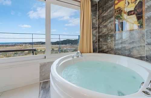 Sokcho House | Yangyang Monti Pet Spa Pension