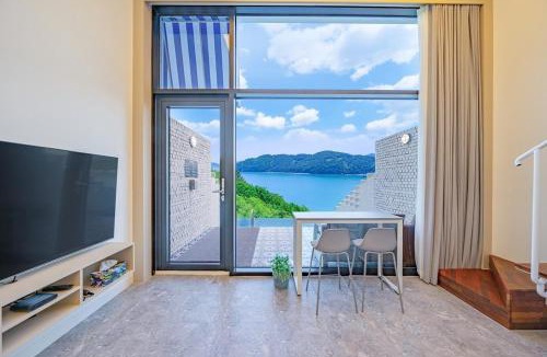 Hwajeong Villa | Yeosu 48 Hour Pool Villa