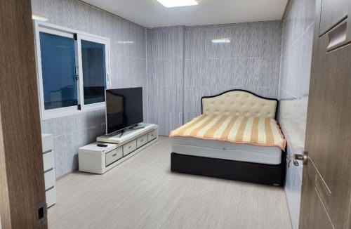 Naegi House | Yeosu Art Village 705 Pension