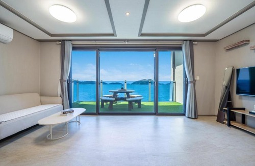 Hwajeong House | Yeosu Baraboda Ocean View Pension