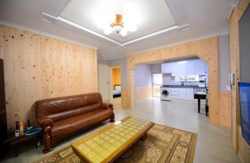 Hak-dong House | Yeosu Beautiful Garden Unshared House Pension