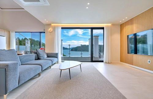 Hwajeong House | Yeosu Blau Pool Villa