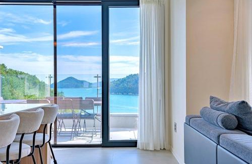 Hwajeong House | Yeosu Blau Pool Villa