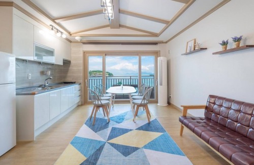Hwajeong House | Yeosu Blue Marine Pension