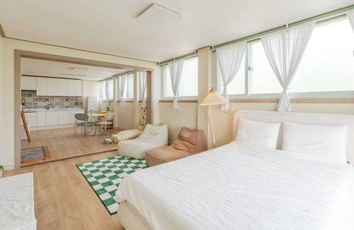 Pokchon House | Yeosu Canada meo Village pet Pension