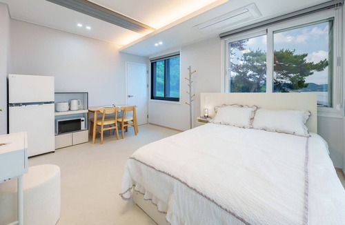 Yeosu House | Yeosu Eoneumeosjinnal Pension