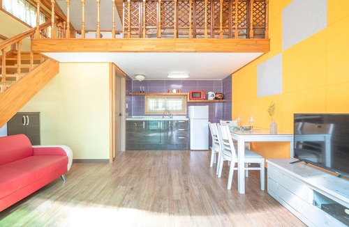 Pokchon House | Yeosu Noeul Walk Pet Pension