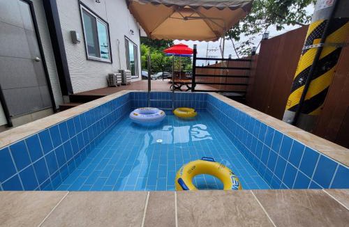 Dolsan-eup Villa | Yeosu Thestay 풀빌라