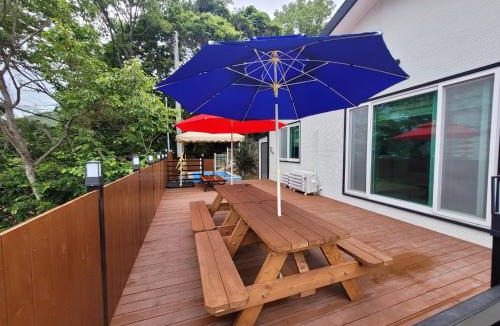 Dolsan-eup Villa | Yeosu Thestay 풀빌라