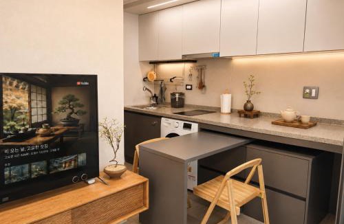 Yeoui-dong Apartment | Yeouido Rooftop Stay Han River Walk 8