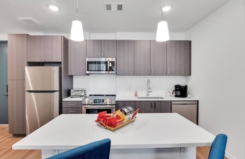 Jewell Heights - Hoffman Heights Apartment | Yoga/Fitness/HotTub- Luxury Apartment Steps From Hospital