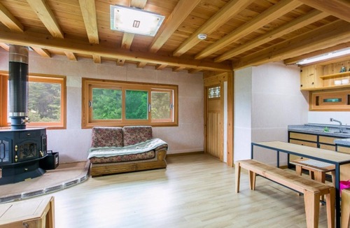 Suju House | Youngwol Dudeokgol Hyu Pension