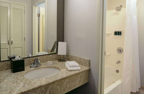 South Kansas City Hotel | Your Home Away From Home! Indoor Pool, Free Parking, Pets Allowed
