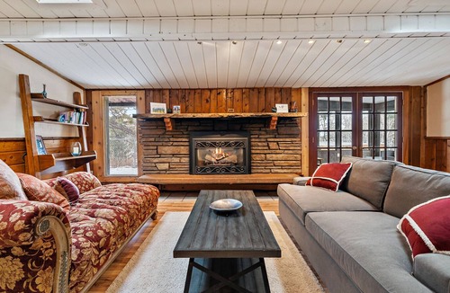 Hangen Ranch And M and B House | Your peaceful mountain home with private hot tub