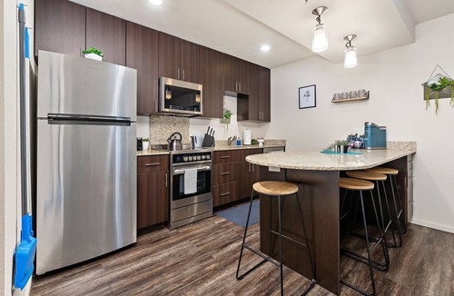 Prairie Village Apartment | Zen House 1 Bed 1Bath Free Wi-Fi Free Parking Spot Comfortable Stay w/Workspace