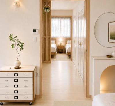 홍대중심, 홍대입구8번, 3Bed 2Room, 5인, 짐보관, 홀텔식침구, 공항버스8분, 쇼핑거리3분, 숲속공원