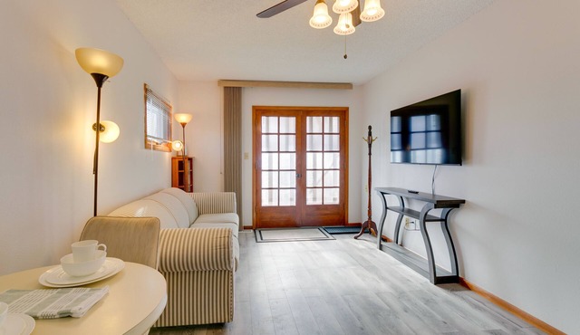 1 Mi to Metro Station: Cozy Aurora Horse Farm Apt!