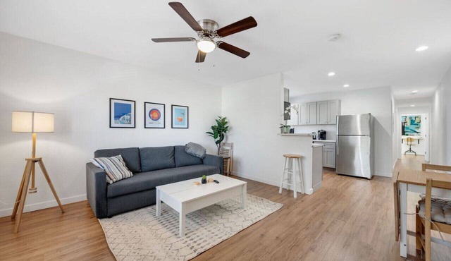 2 Bd 1 Ba Apt 3 Near Everything!