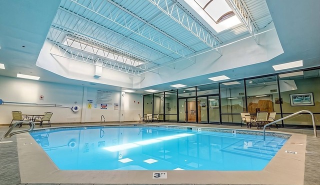 2 Cozy Units with Indoor Pool, Gym & Onsite Bar! Free Shuttle | Pet Friendly!