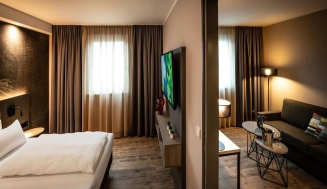 2 Inviting Pet-Friendly Rooms Close To City Center - Explore Stuttgart with Ease