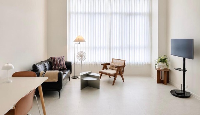 2 min to Seoul station, 2Beds, 1Baths, loft style