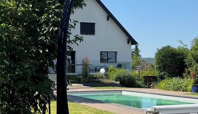 2-storey house, quiet residential area on the wine route