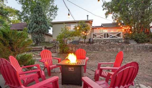 2BD 1 Mile to Garden of the Gods Traveler's Home