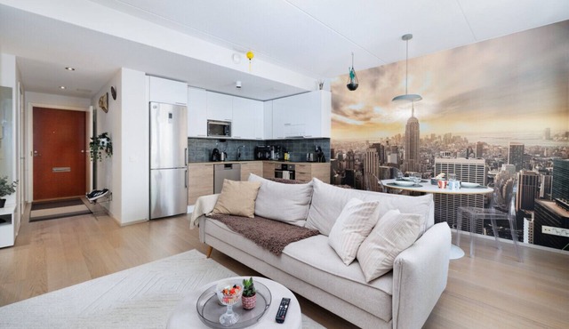 2BR Downtown Apt – Sauna & Sea Views