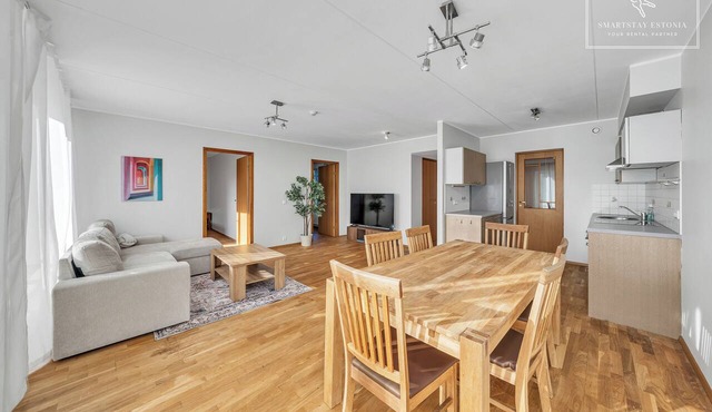 2BR in Kadriorg & Sauna + Balcony + Free parking