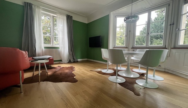 3 bedroom Jugendstilwohnung near the castle