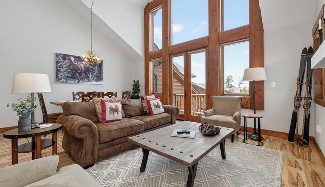 3 bedroom, views from private deck, vaulted ceilings, spacious floor plan