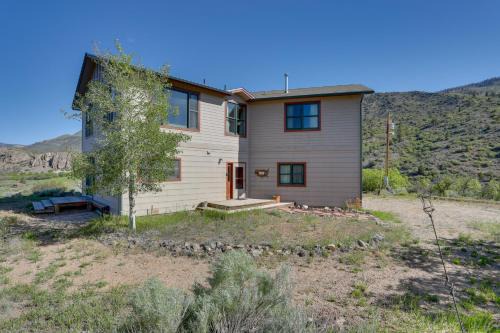 360-Degree Mountain Views! Lake Retreat in Gypsum